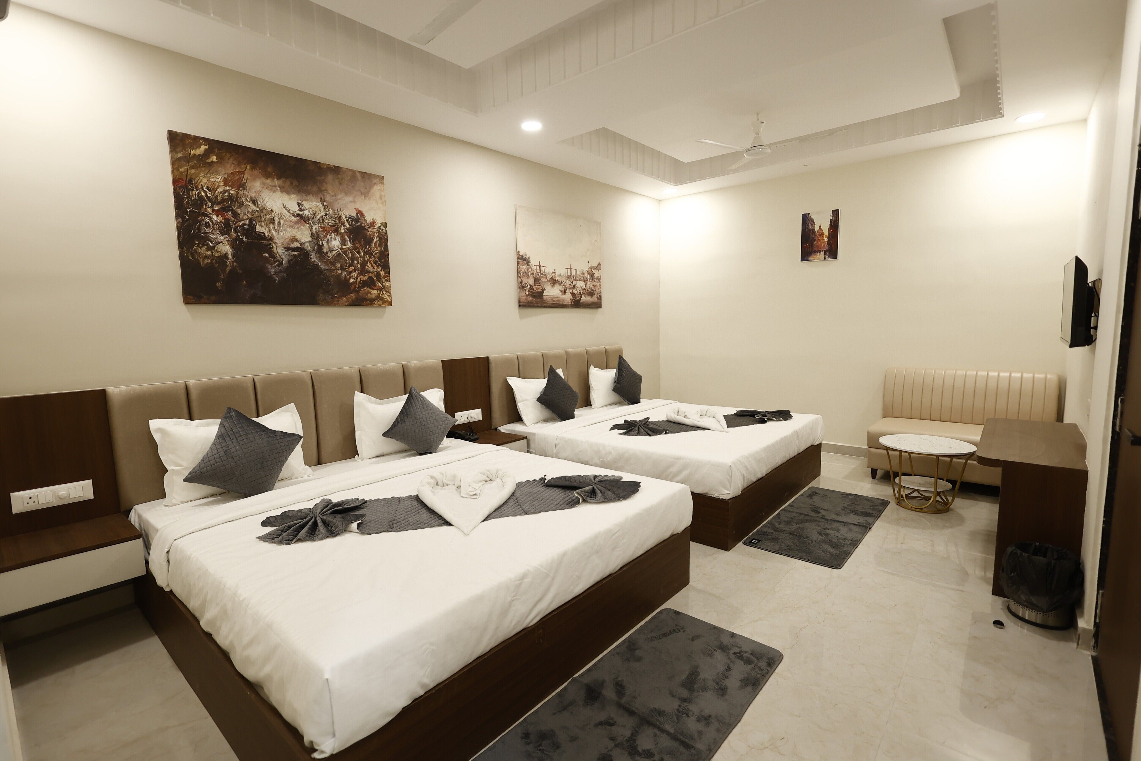 Familjerum för fyra | Memory foam-madrasser, skrivbord och arbetsyta för laptop