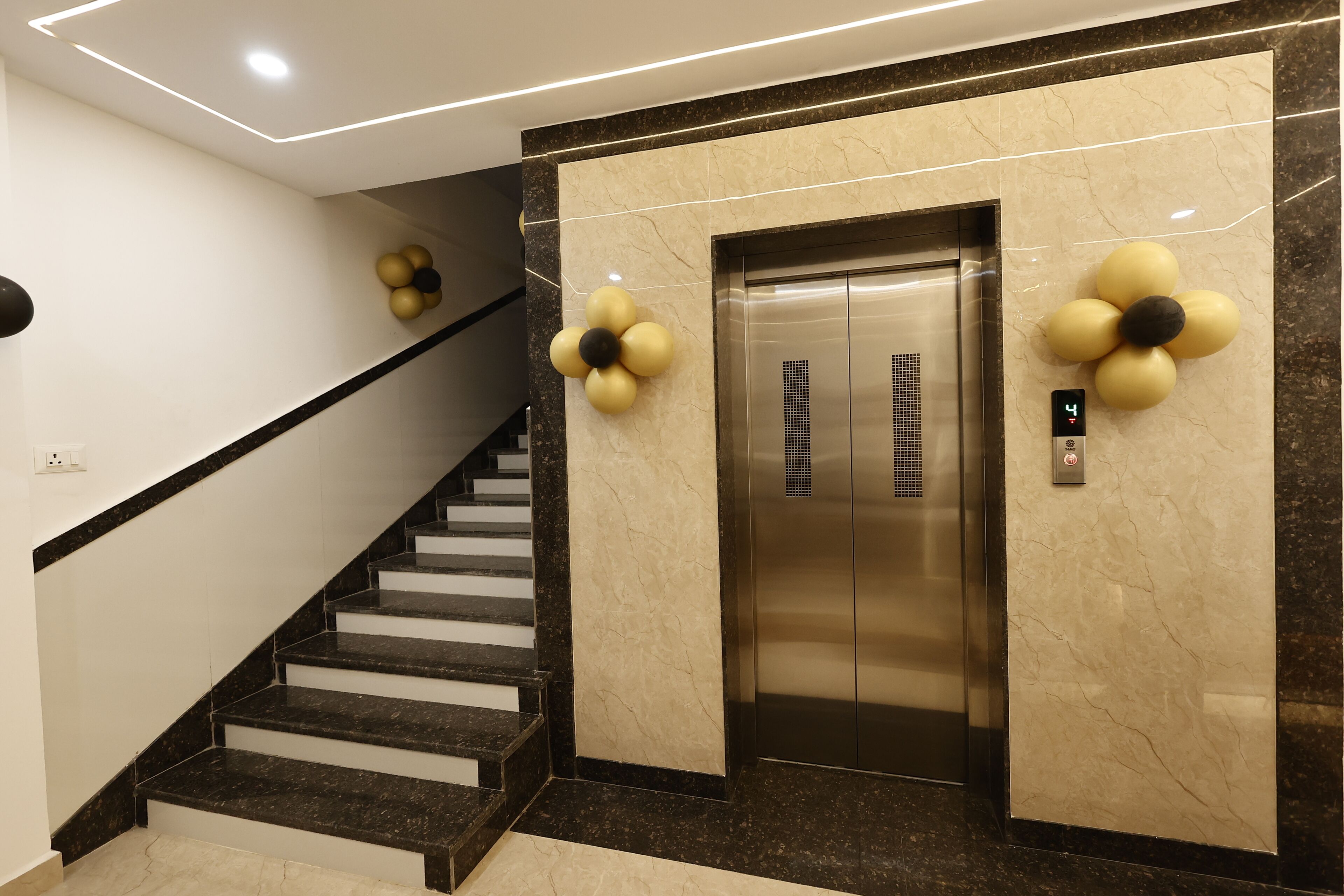 المنشأة من الداخل