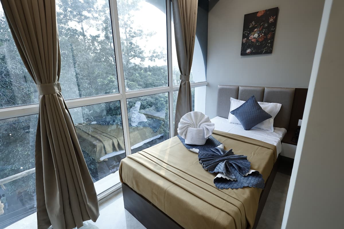 Standard Single Room, City View | Memory foam beds, desk, laptop workspace, blackout drapes