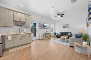 Smart TV, books - Pet-Friendly Beachside Escape with Mini Golf in St. Augustine (St. Augustine)