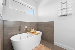 Shower, hair dryer, towels, soap - Pet-Friendly Beachside Escape with Mini Golf in St. Augustine (St. Augustine)