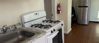 Private 1-bedroom on 2nd floor, own street entrance, convenient location