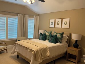 5 bedrooms, iron/ironing board, WiFi, bed sheets - MASTERS RENTAL 2027- 5 BR house w/ large basement in North Augusta- 5 mi to ANGC (North Augusta)