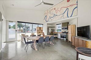 Réfrigérateur, micro-ondes, four, lave-vaisselle