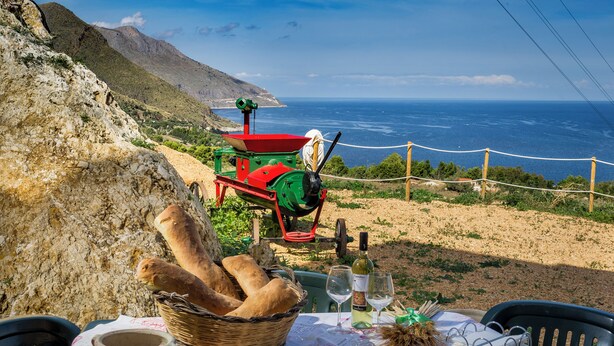 Outdoor dining - APT Rino Sea View Basement in Villa Rosaria (Castellammare del Golfo)