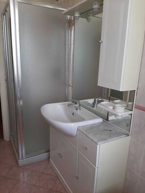 Shower, hair dryer, bidet, toilet paper - Apartment Casa Marco Capoliveri (Capoliveri)