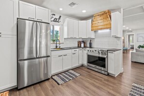 Fridge, microwave, oven, stovetop - Private Pool Oasis Near Anna Maria Island + Tiki Bar + Games + Sleeps 12 (Bradenton)