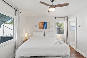 4 bedrooms, iron/ironing board, travel cot, free WiFi - Private Pool Oasis Near Anna Maria Island + Tiki Bar + Games + Sleeps 12 (Bradenton)