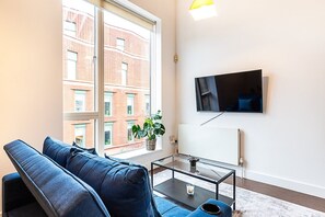 TV - Bright & Modern Camden Flat (London)