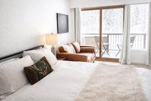 2 bedrooms, desk, iron/ironing board, WiFi