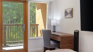 2 bedrooms, desk, iron/ironing board, travel cot - Fallridge Condo - Steps to Nordic Center & Bus (Vail)