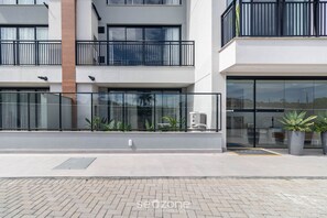 Basic Apartment | Exterior detail - Studio in Condo w/ Pool and Gym Cuo0114 (Florianópolis)