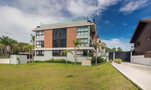 Basic Apartment | Property grounds - Studio in Condo w/ Pool and Gym Cuo0114 (Florianópolis)