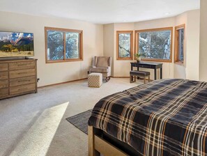 4 bedrooms, travel cot, WiFi, bed sheets