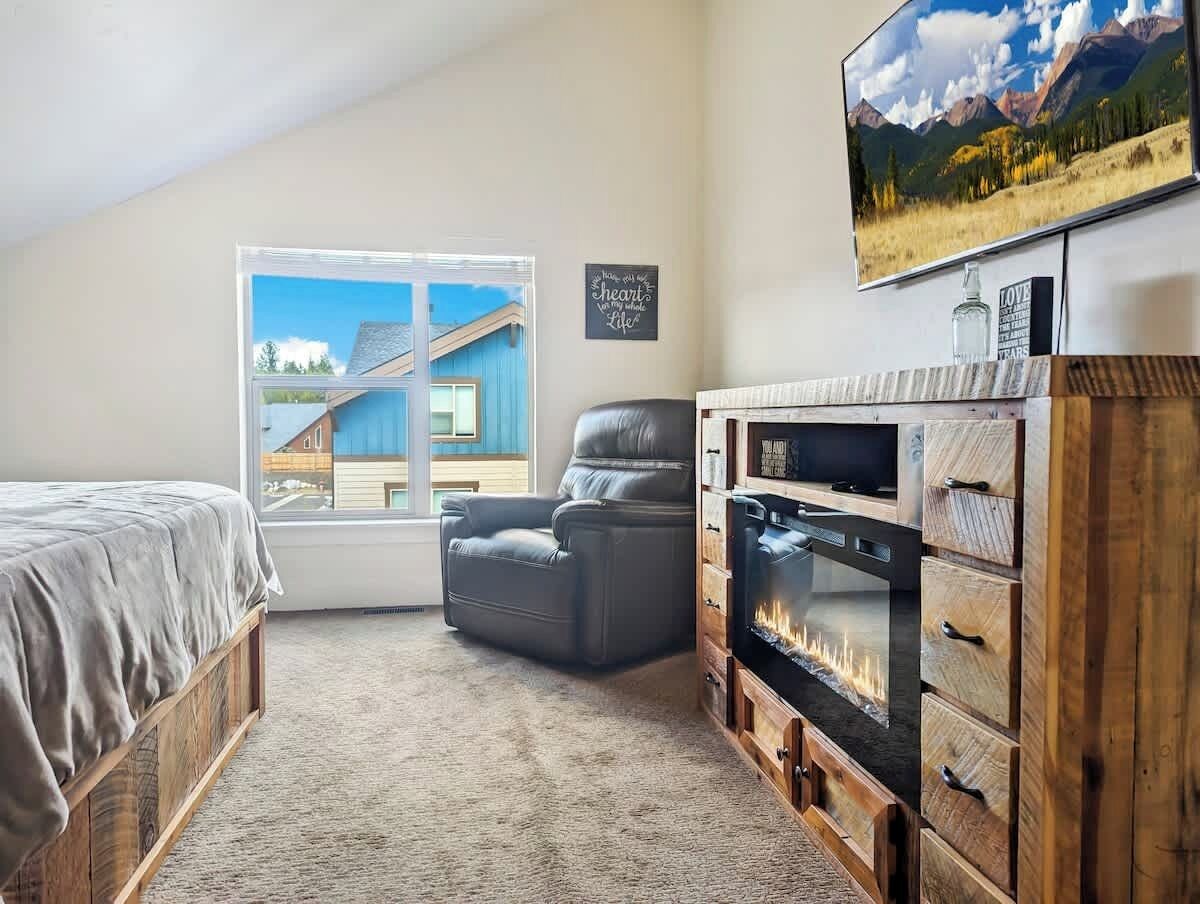 3 dormitoris, planxa i posts de planxar, wifi i roba de llit 