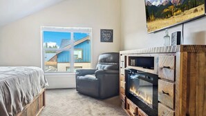 3 bedrooms, iron/ironing board, WiFi, bed sheets - McCall Summer Base | 3BR Townhome w/ Views & A/C (McCall)