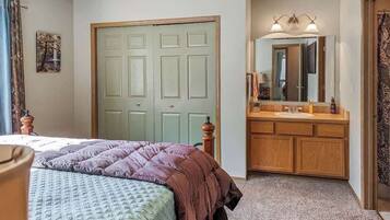 3 slaapkamers, een strijkplank/strijkijzer, wifi, beddengoed