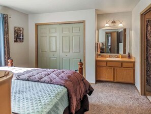 3 slaapkamers, een strijkplank/strijkijzer, wifi, beddengoed