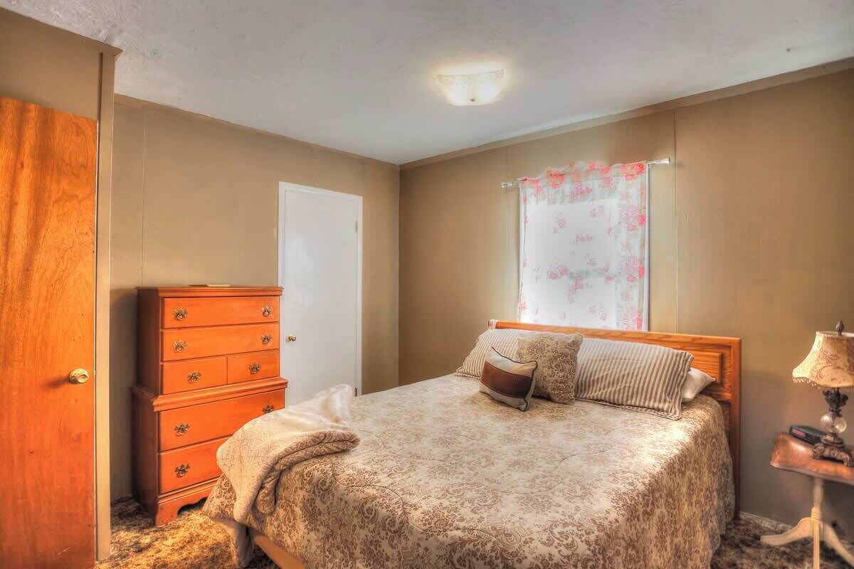 2 室のベッドルーム、アイロン / アイロン台、WiFi、ベッドシーツ