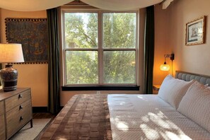 WiFi - City Apt. | 8 mins. to Broadway, Gym/Parking/Pool (Nashville)