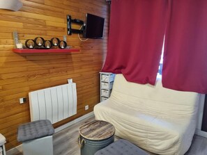 Living area - 100m from resort center, 4th floor, balcony, tv, ski locker, 26m², La Plagne (La Plagne)