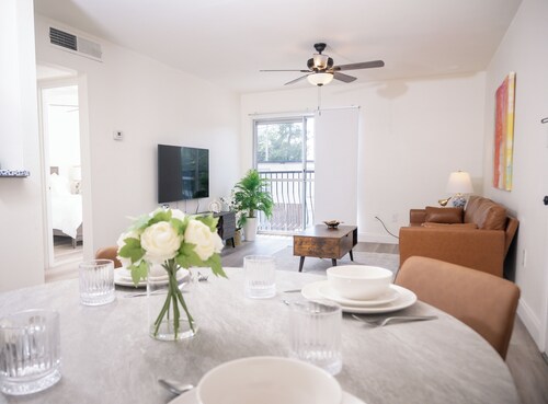Entire 1-Bed Condo Across From Shands Hospital & Close To University Of Florida