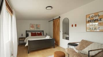 Escritorio, wifi y ropa de cama