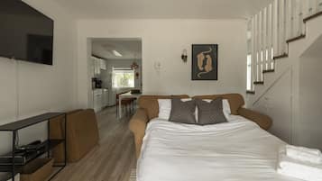 Escritorio, wifi y ropa de cama
