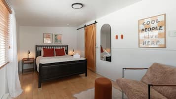 Desk, WiFi, bed sheets