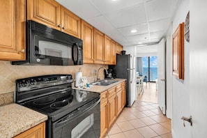Fridge, microwave, oven, stovetop - The Caribbean Resort and Villa 1221 (Myrtle beach)