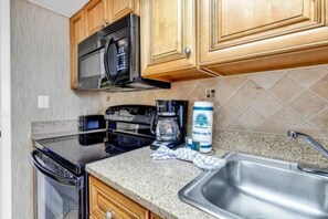 Fridge, microwave, oven, stovetop - The Caribbean Resort and Villa 1221 (Myrtle beach)