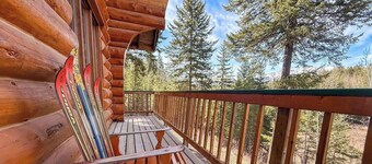 Raven`s Roost - Rural Cabin Minutes from Golden