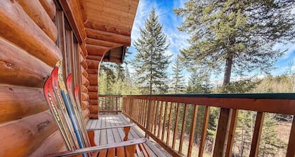 Raven`s Roost - Rural Cabin Minutes from Golden