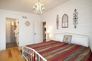2 makuuhuonetta, silitysrauta/-lauta, Wi-Fi, vuodevaatteet