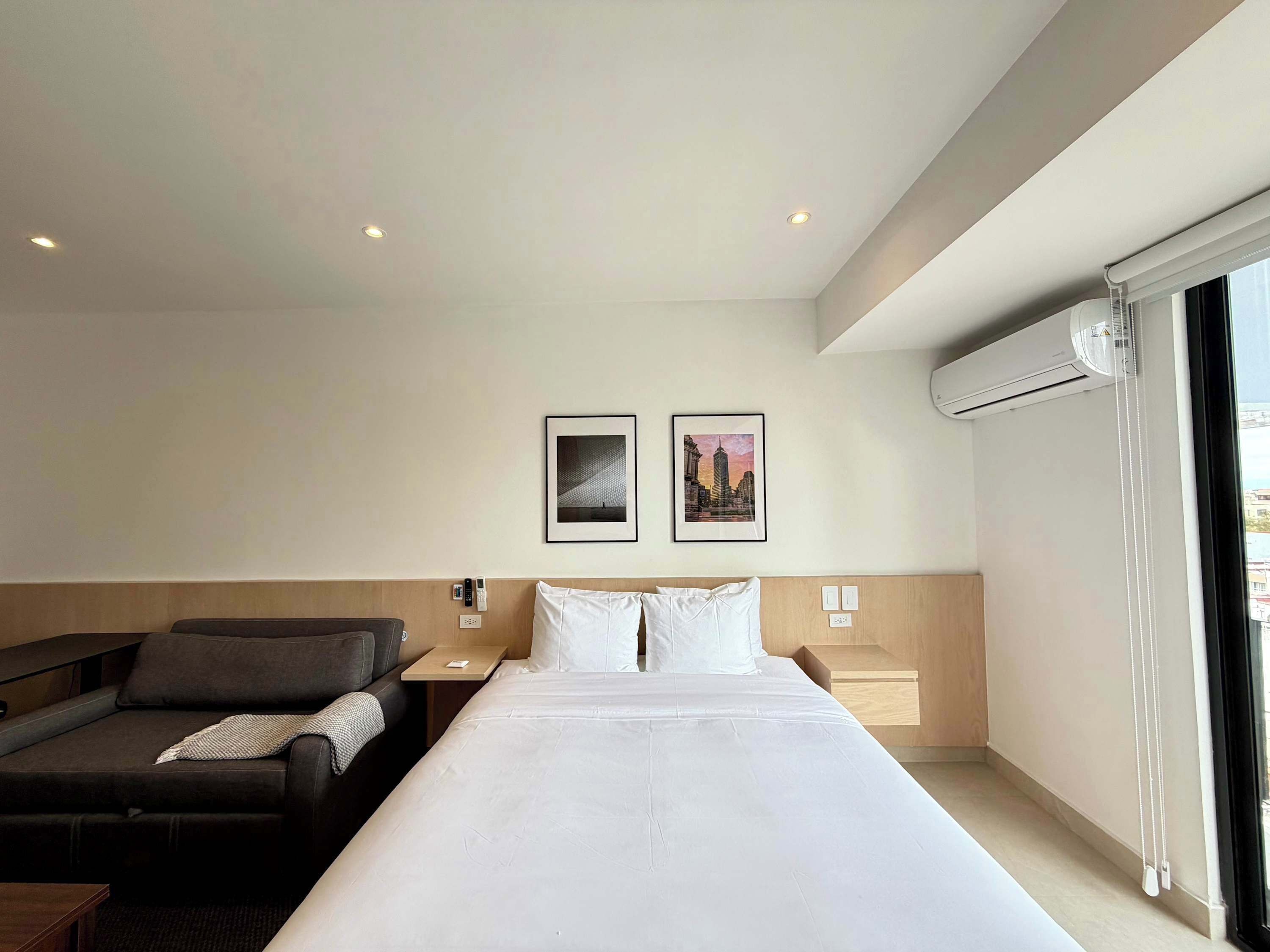 1 habitación, escritorio, tabla de planchar con plancha y wifi 