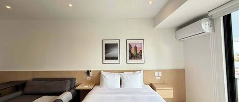 1 habitación, escritorio, tabla de planchar con plancha y wifi