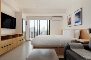 1 bedroom, desk, iron/ironing board, WiFi - w* | Upscale Loft w/ Balcony & View in Tabacalera (Ciudad de México)