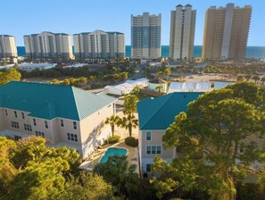Exterior - Spacious 5BR • 3 Kings • Walk 2 Beach • Pool • BBQ (Panama City Beach)