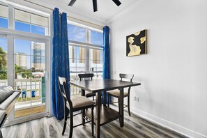 Dining - Spacious 5BR • 3 Kings • Walk 2 Beach • Pool • BBQ (Panama City Beach)