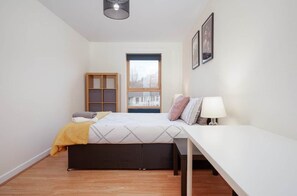 2 dormitoris, planxa i posts de planxar, wifi i roba de llit