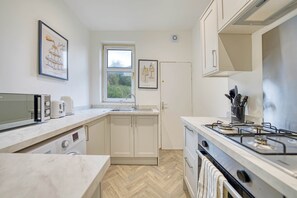 Fridge, oven, stovetop, cookware/dishes/utensils - 3BR Flat • Near Maryhill Park & West End • Parking (Glasgow)