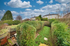 Property grounds - 3BR Flat • Near Maryhill Park & West End • Parking (Glasgow)