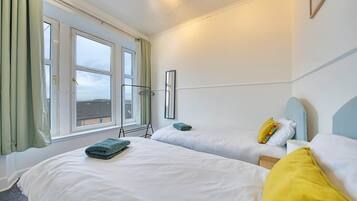 Iron/ironing board, WiFi, bed sheets