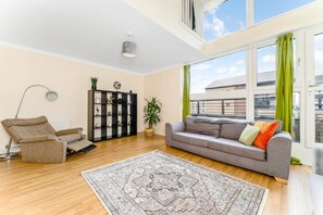 TV - 5Bed Finnieston SkyHigh Duplex (Glasgow)