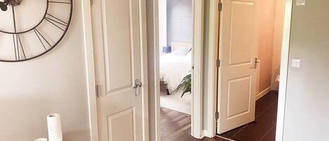 2 bedrooms, iron/ironing board, WiFi