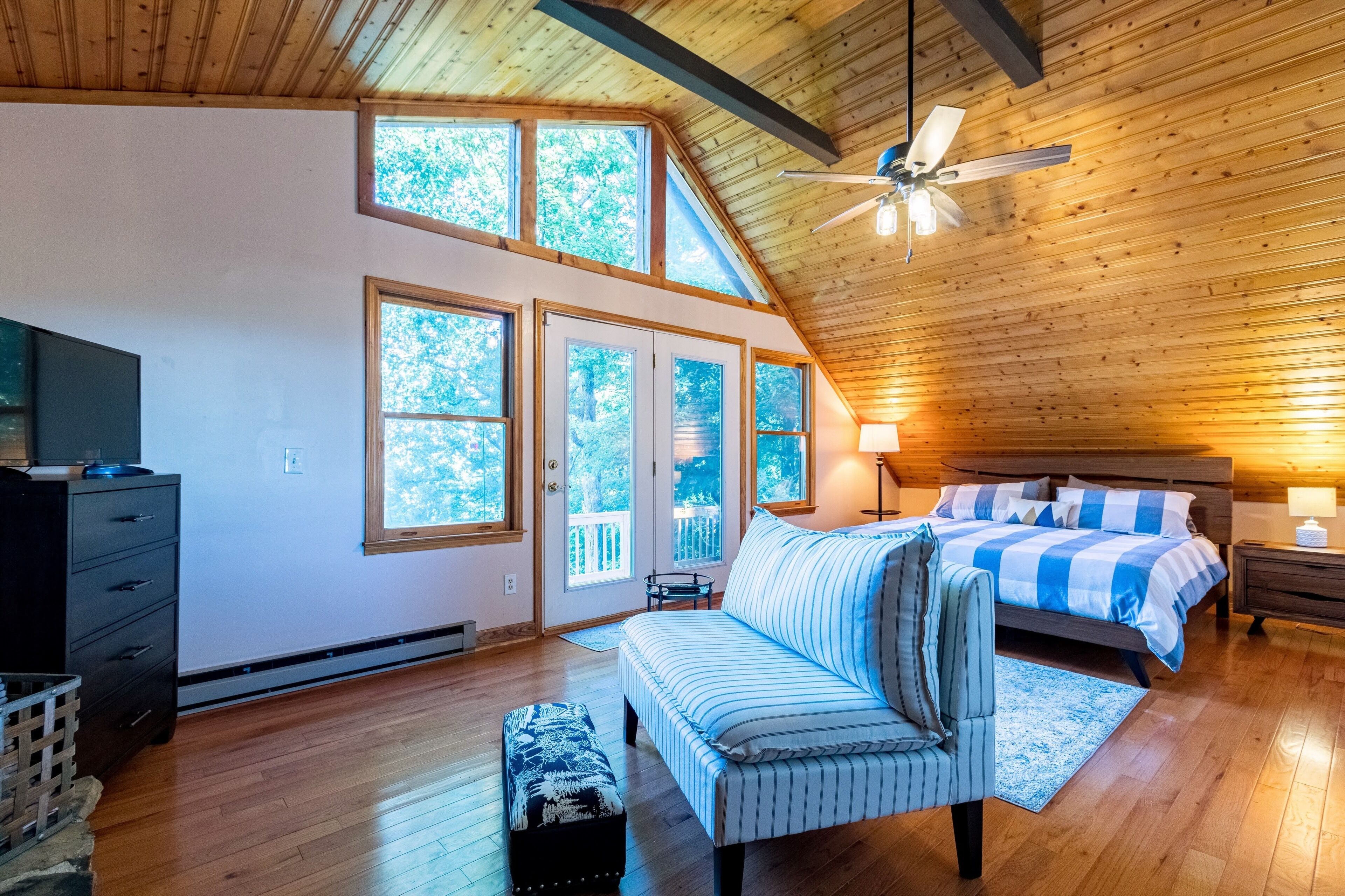 3 bedrooms, iron/ironing board, travel cot, free WiFi