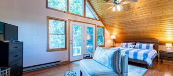 ❤ Cozy Log Cabin w/Stunning View! Waterfall, 3 Fireplaces, Arcade, Stocked! 🏞