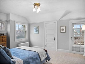3 bedrooms, iron/ironing board, WiFi, bed sheets - Beautiful Historic South Hill Home (Spokane)