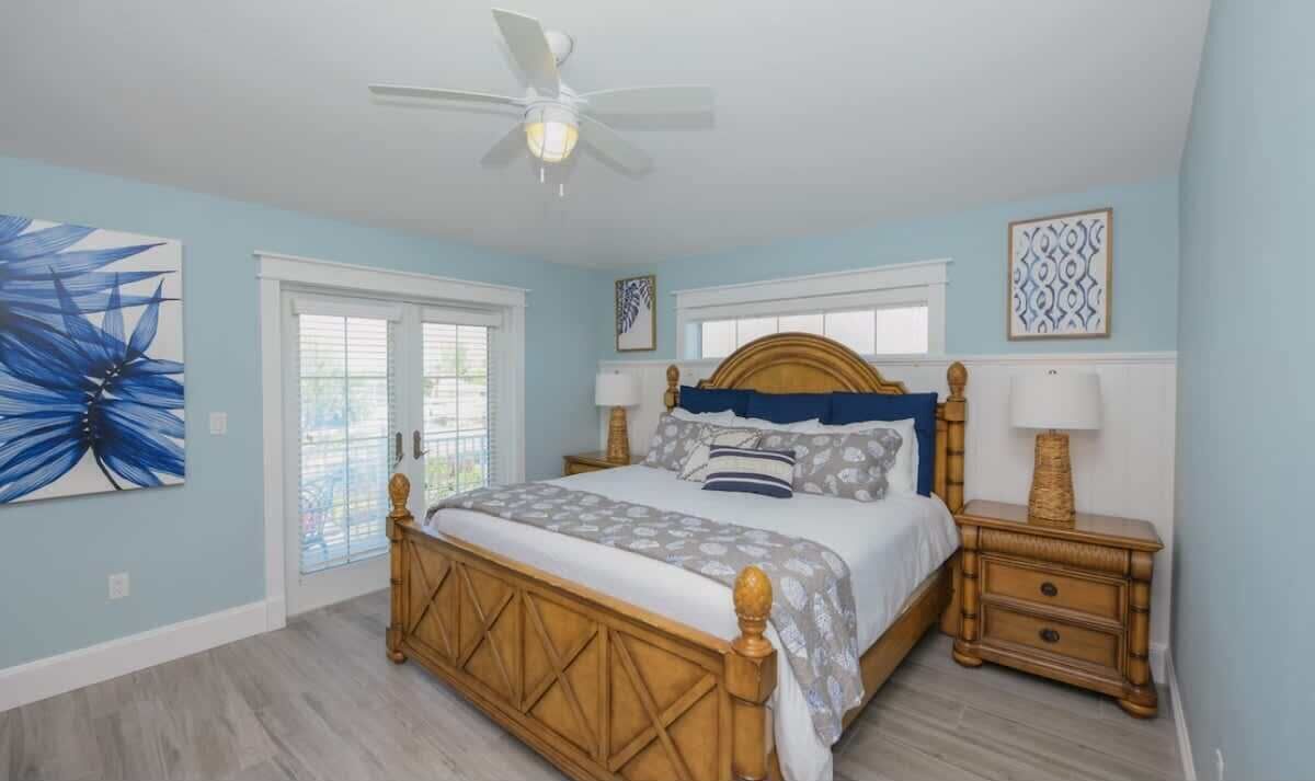 6 bedrooms, iron/ironing board, WiFi, bed sheets