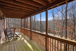 Property grounds - Beech Mountain Retreat- HotTub*Firepit*Ski Views (Beech Mountain)